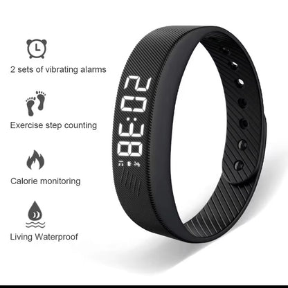 Harlwick™ Everyday Activity Band with Cable-Free USB Charging